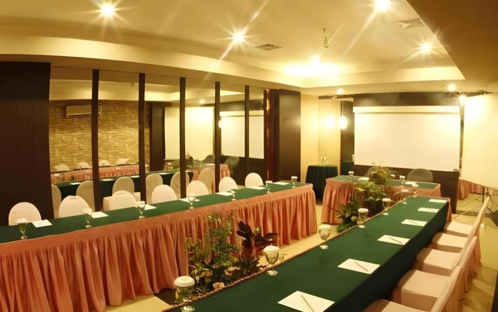 Hotel Banjarmasin International Exterior foto