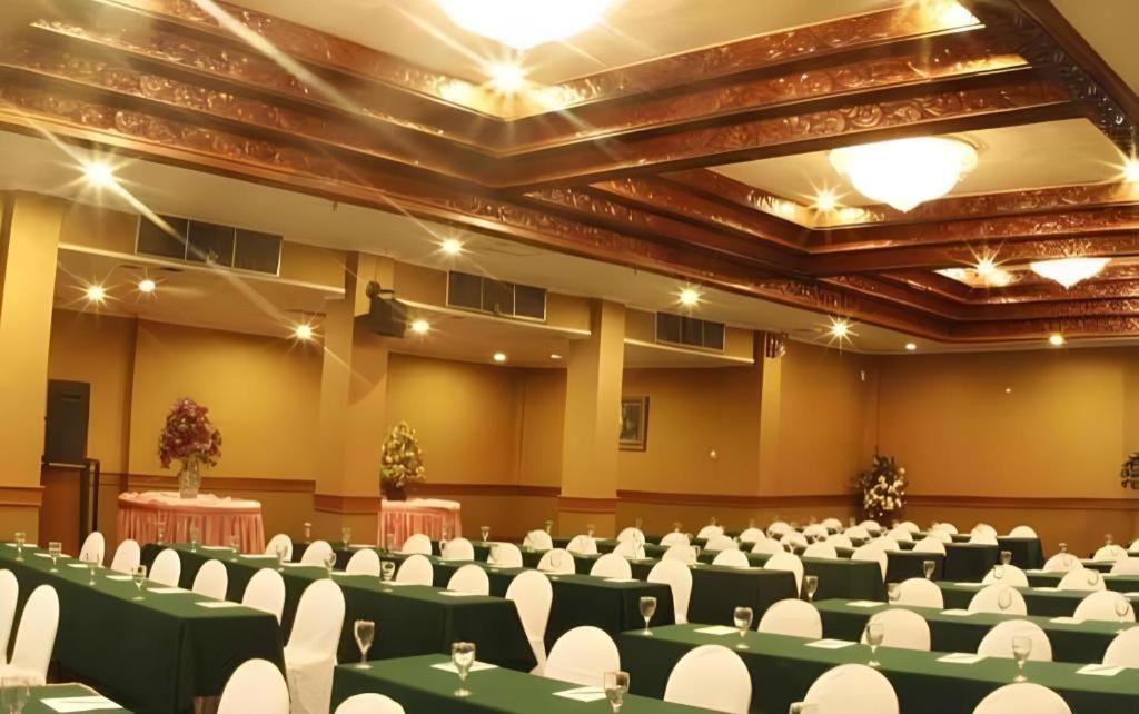 Hotel Banjarmasin International Exterior foto