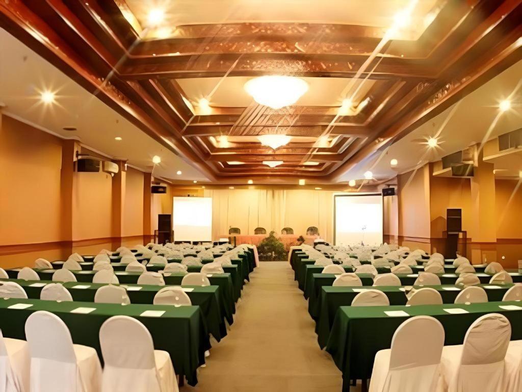 Hotel Banjarmasin International Exterior foto